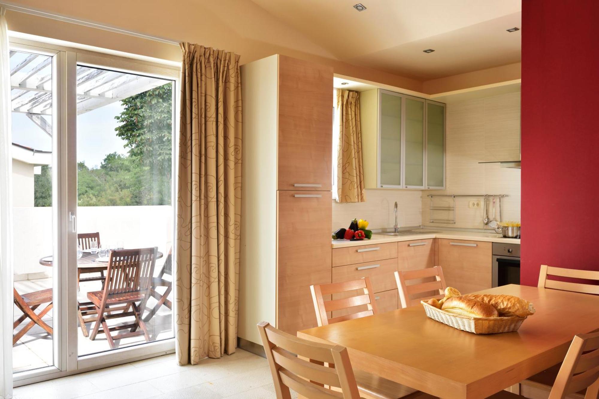 Apartments Grand Novi Vinodolski Resort Стая снимка