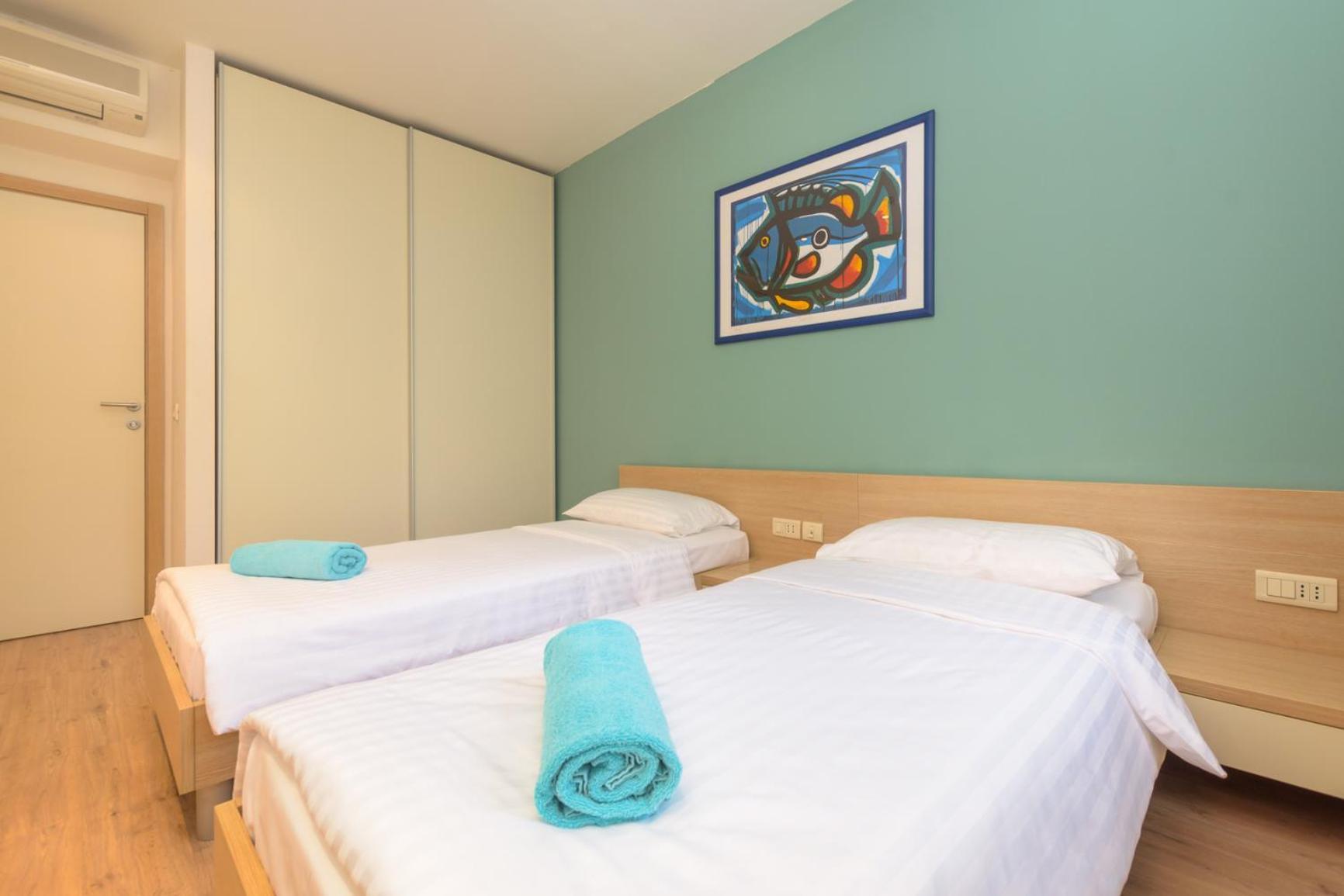 Apartments Grand Novi Vinodolski Resort Стая снимка