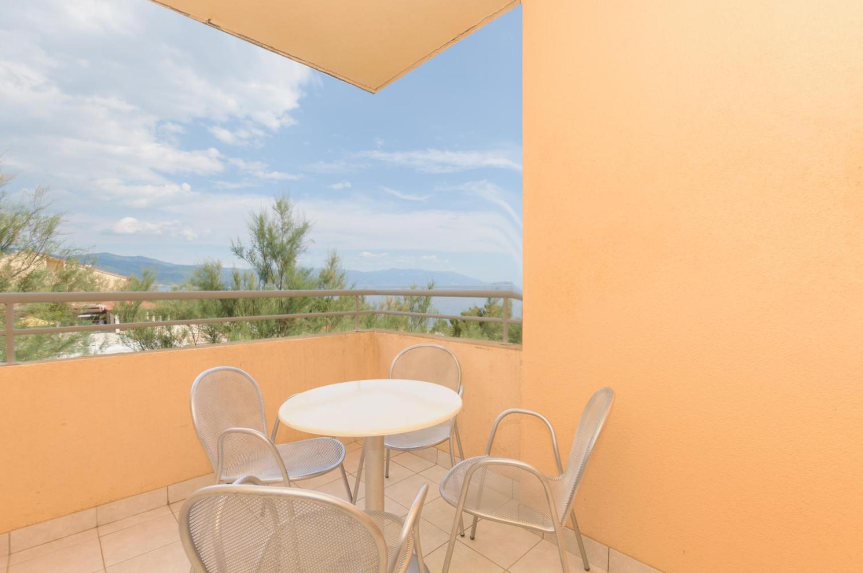 Apartments Grand Novi Vinodolski Resort Стая снимка